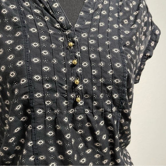 Forever 21 Black Paisley Print Cap Sleeve Elastic Waist Top Size MEDIUM - Picture 2 of 5